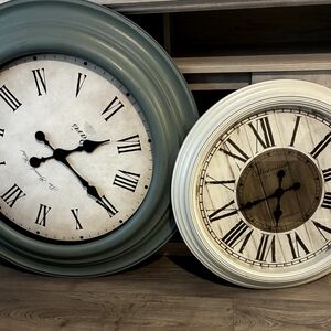 Classic Wall Clock Set in Blue and White